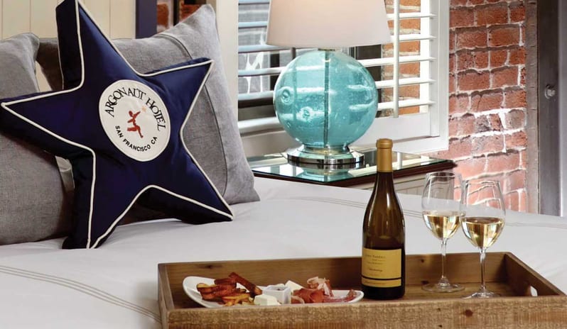 Argonatu Hotel - Deluxe King Room Chamagne breakfast